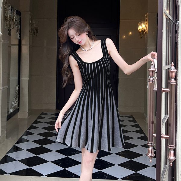 France style pinched waist T-back knitted dress