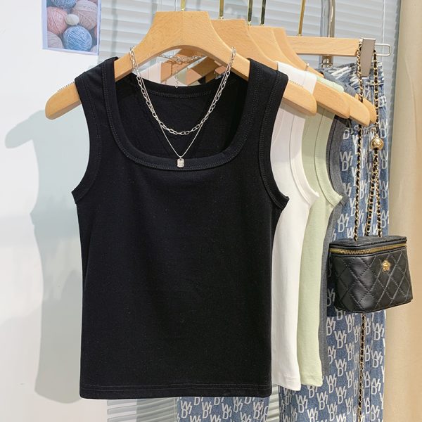 Inside the ride vest wears outside bottoming shirt for women