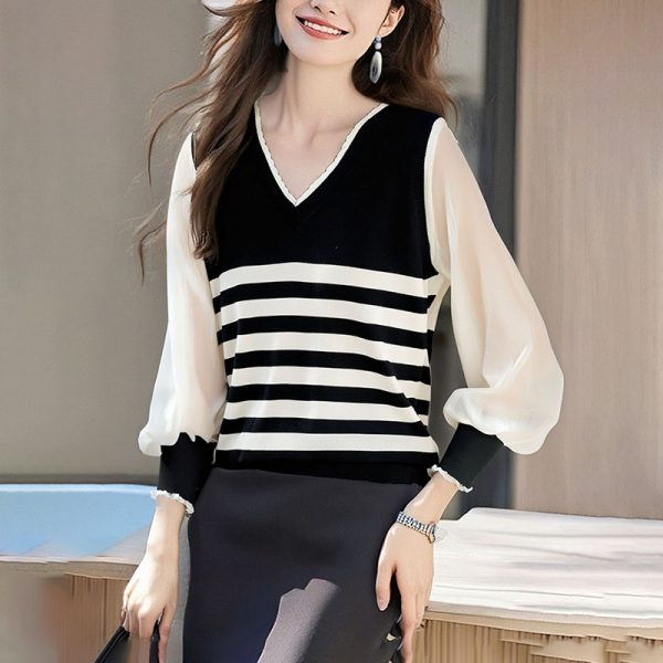 Pseudo-two V-neck spring and summer T-shirt for women